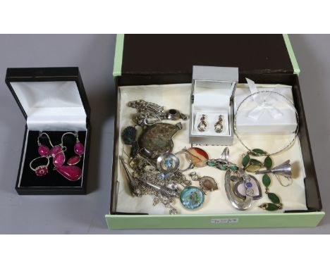 A box of assorted silver jewellery etc including scent bottle funnel, fossil brooch, agate pendant and scent bottle funnel et