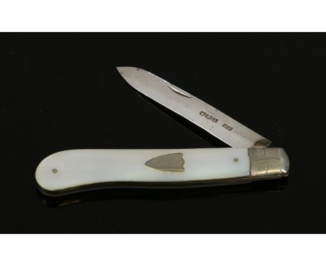 A silver folding fruit knife with mother of pearl scales, assayed Sheffield 1925.