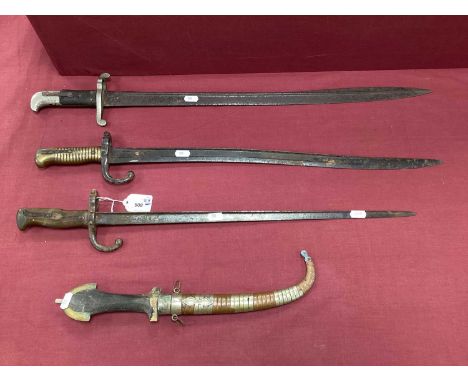 Scarce British Lancaster Carbine pattern 1855 pipe back bayonet, French Model 1866 Yataghan bayonet, French Model 1874 Gras b