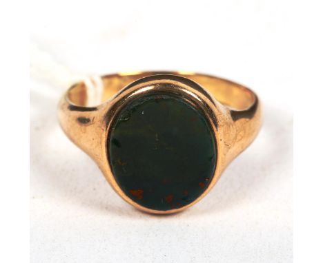 A gent's unmarked gold and bloodstone set signet ring (repaired), 5.3g, size R 
