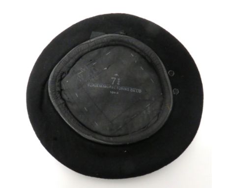 WW2 Dated Armoured Troops Black Beret black woollen beret. &nbsp;Lower black leather band. &nbsp;Large side vents. &nbsp;Cott