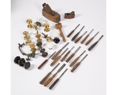 Quantity of wood turning tools of varying sizes, together with other items Provenance: Long Court, Randwick, Glos