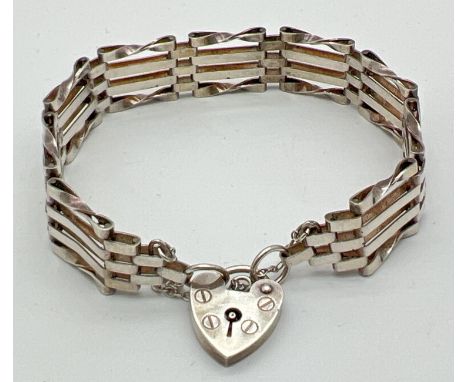 A vintage silver 4 bar gate bracelet with padlock clasp and safety chain. Hallmarked for London 1977. Total weight approx. 14
