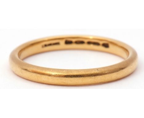 22ct gold wedding ring of plain polished design, size K, 2.7gms