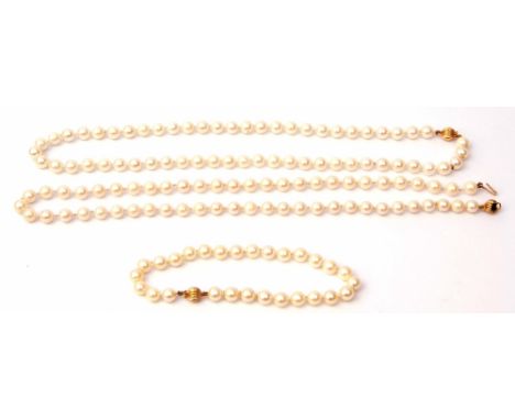 Mixed Lot: two cultured pearl necklaces, a single row of uniform beads, 6mm diam, together with a matching bracelet, each wit