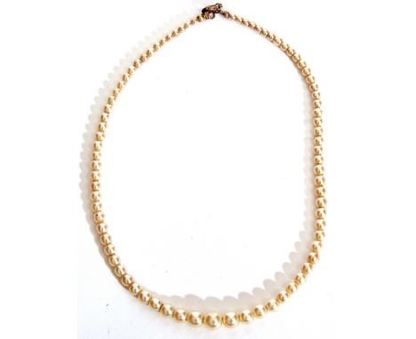 Cultured pearl necklace, a single row of graduated pearls, 2mm to 6mm diam to a metal clasp   