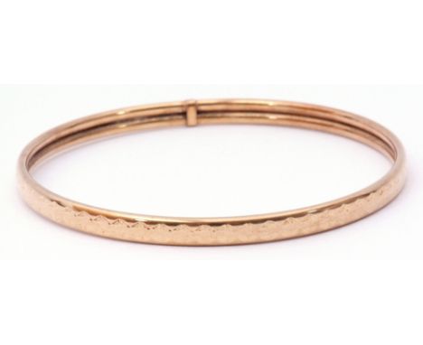 9ct gold bangle with continuous diamond engraved design, 7cm diam, 5.2gms