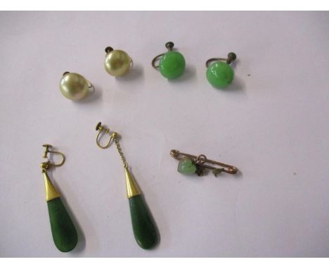 A small quantity of early 20th century earrings to include 9ct gold and jade earrings, total weight 21.2g 