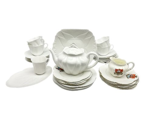 Shelley Dainty pattern tea wares, to include teapot, teacups, saucers, plates, cake plate, etc., together with a quantity of 