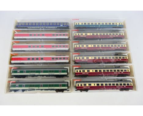 Fleischmann - A group of HO scale coaches including 5 x Quick Pick buffet cars # 5165, 3 x white and red Bord Restaurant cars