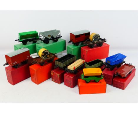 Hornby - A collection of O gauge rolling stock including hopper wagon, side tipping wagon, 2 x flat trucks with cable drums, 