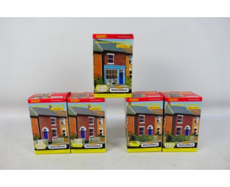 Hornby - Five OO Scale Skaledale Low Relief terraced buildings. Lot contains two Left hand houses (R8644), two right hand hou