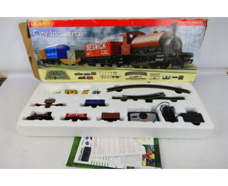 Hornby - A OO gauge City Industrial Set R1127 Item appear to be complete with track mat and accessories still in their factor