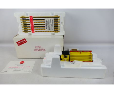 Danbury Mint - A limited edition 1:24 scale 1928 Coca Cola Delivery Tuck. The models appears Mint with certificate and access