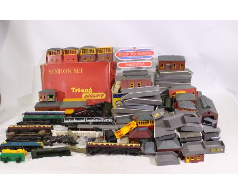 Hornby - Tri-nag - Others - A large unboxed quantity of playworn OO gauge locomotives, rolling stock and scenic buildings / p