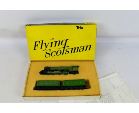 Trix - Model railways - A OO gauge 4472 Flying Scotsman set (#1180) with double tender. item appear to be in excellent condit