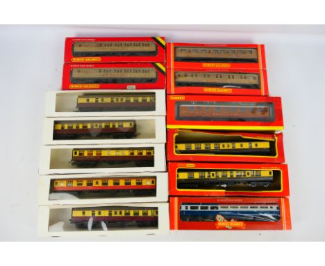 Tri-ang - Hornby - A boxed group of 13 OO gauge passenger coaches in various liveries some in branded boxes with others in pl