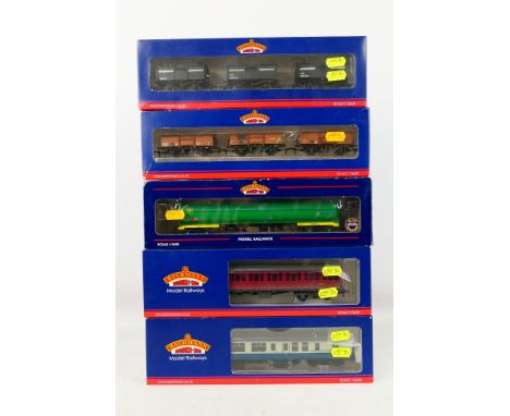 Bachmann Branchline - Five HO/OO items to include 38-340 Set of 13T High Sided Steel Open Wagons (weathered), 38-111 100 Ton 