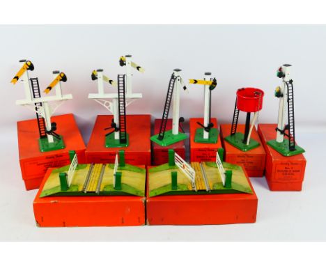 Hornby - A collection of boxed O gauge items, 2 x junction signals, 2 x single arm signals, a double arm signals, 2 x level c
