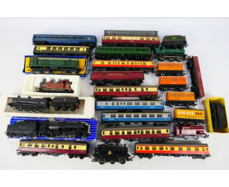 Hornby - Dublo - A mixed lot of predominantly unboxed Locomotives and coaches. To include 0-6-0 16440, 0-8-0 49350, Mk1 M2400