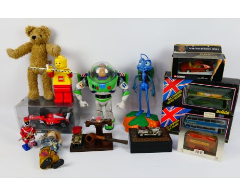 Corgi - Solido - Matchbox - Hot Wheels - A group of boxed vehicles and unboxed figures including Ferrari F1 car in 1:24 scale