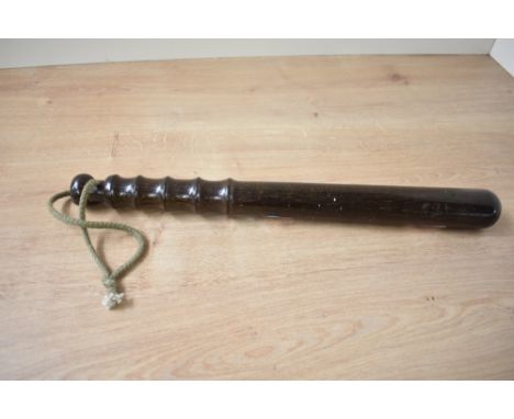An early 20th century solid turned mahogany police officers truncheon with ribbed grip, L38cm.