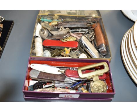 An interesting collection of militarian pocket knives, horsemans, fruit, pin badges, bottle openers ect, to include a Queen M