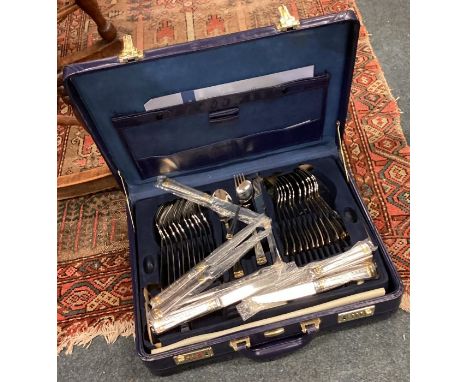 A good cased silver plated cutlery service. Est. £20 - £30.