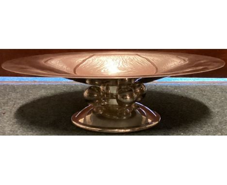 A good silver plated centrepiece of stylised form. Est. £30 - £40.