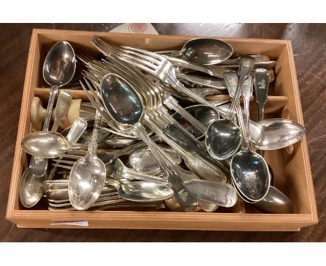 A quantity of good silver plated cutlery. Est. £20 - £30.