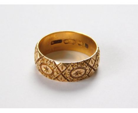 GOLD RING. A Victorian 18ct. gold, chased ring. Birmingham 1896. Approx. 7g. Size R.  Please note that all items in this auct