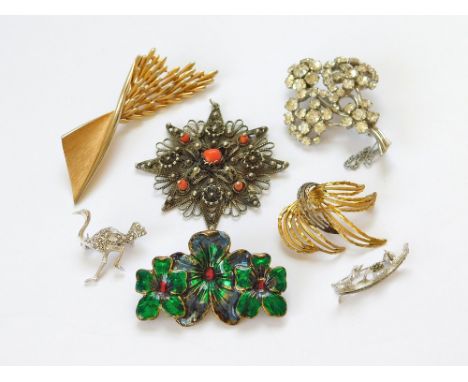 COSTUME JEWELLERY. A gold tone costume jewellery brooch by Trifari & a twin-colour rolled gold brooch. Also, four other brooc