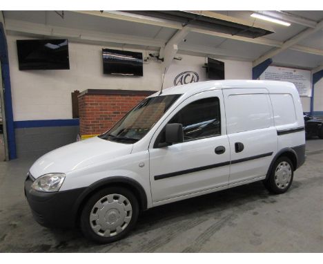 Make &amp; Model: Vauxhall Combo 1700 CDTIDate of Reg: CK60 GPXColour: Whitecc: 1686MoT: 10-12-2021Fuel Type: DIESELMileage: 