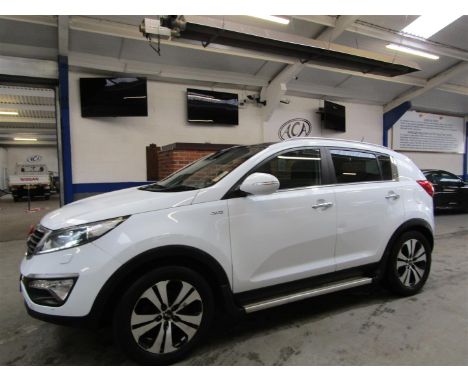 Make &amp; Model: Kia Sportage KX-4 CRDIDate of Reg: GJ63 XLNColour: Whitecc: 1995MoT: 07-08-2022Fuel Type: DIESELMileage: 81