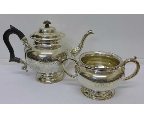 A silver teapot and sugar bowl, weight 1330.8g, London 1893 and 1897