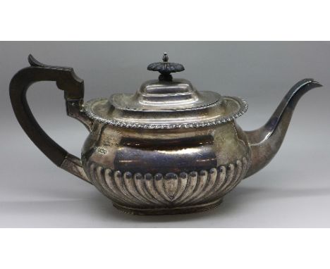 A Mappin & Webb silver teapot, Sheffield 1921, weight 664.7g