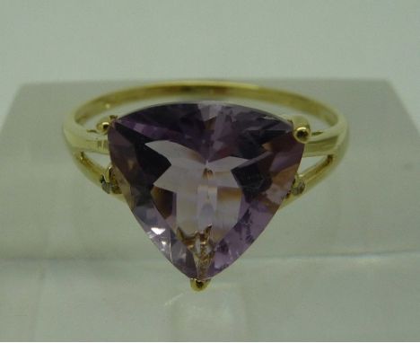 A 9ct gold and amethyst ring, weight 1.6g, size N