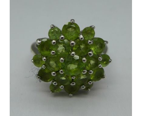 A silver and peridot ring, size R