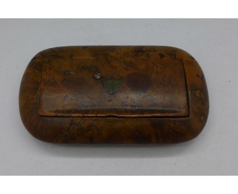 An early 19th Century snuff box