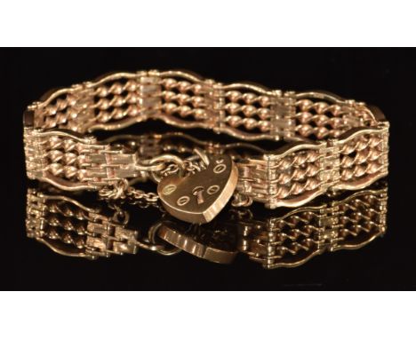 A 9ct gold gate bracelet with 9ct gold heart padlock clasp, 24.5g, 18cm&nbsp;