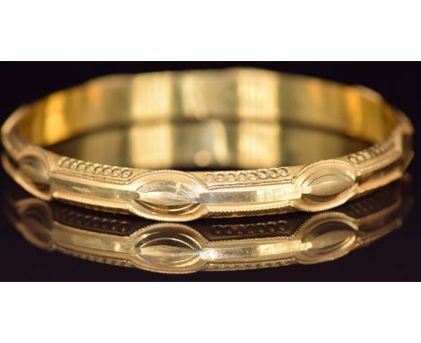 A 22k gold bangle with cut out decoration, 16.7g, 6.2cm