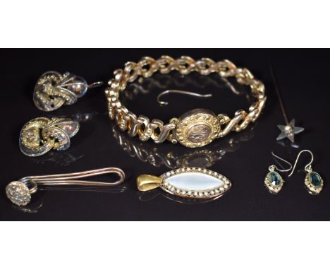 A collection of jewellery to including Victorian stick pin set with a pearl, mother of pearl pendant with 18ct gold loop and 