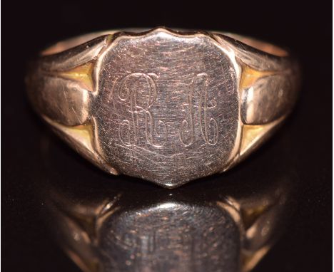 A 9ct rose gold signet ring, Chester 1913, 6.3g, size T