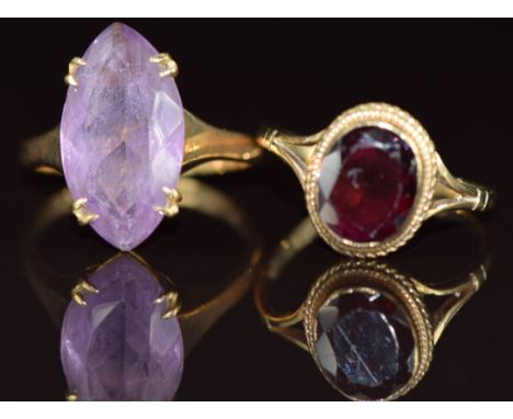 Two 9ct gold rings, one set with an amethyst the other a garnet, 6.6g, sizes Q &amp; S&nbsp;