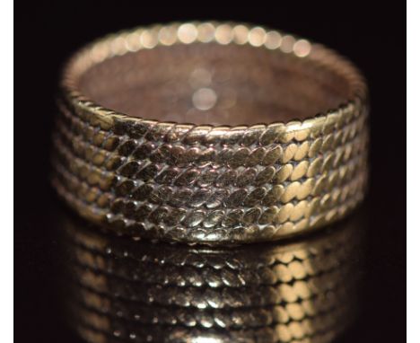 A 9ct gold ring made up of rope twist decoration, 3.7g, size J