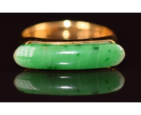 Chinese 18k gold ring set with jadeite, 3.2g, size M