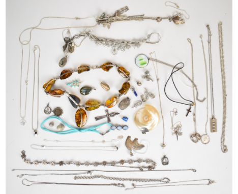 A collection of silver necklaces / pendants including daisy link, turquoise Mackintosh style, locket, leaf, ingot, heart, lab