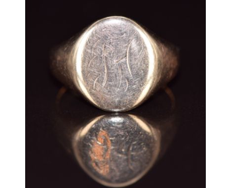 A 9ct rose gold signet ring, Chester 1915, 5g, size N