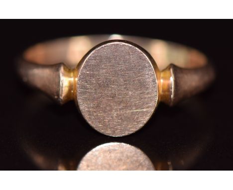 A 9ct rose gold signet ring, Chester 1931, 2.3g, size O