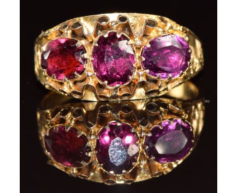 Victorian ring set with three foiled garnets, with scrolling decoration to the shoulders, size K, 1.5g&nbsp;